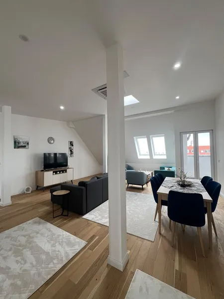 Möblierte Dachgeschosswohnung in Berlin-Mitte zum Vermieten! Ab sofort verfügbar! — photo 1